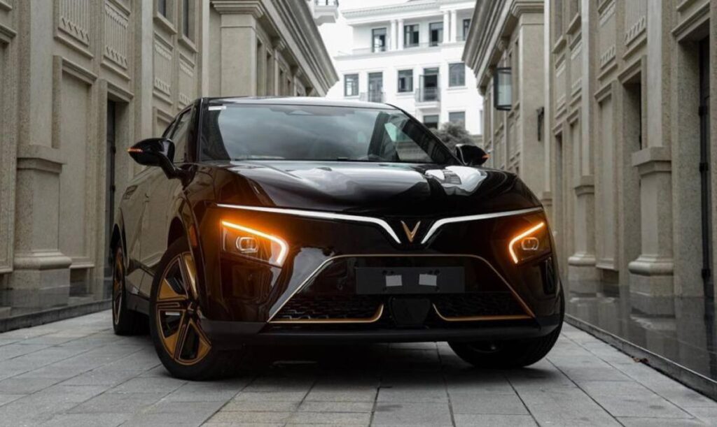 VINFAST VF7
